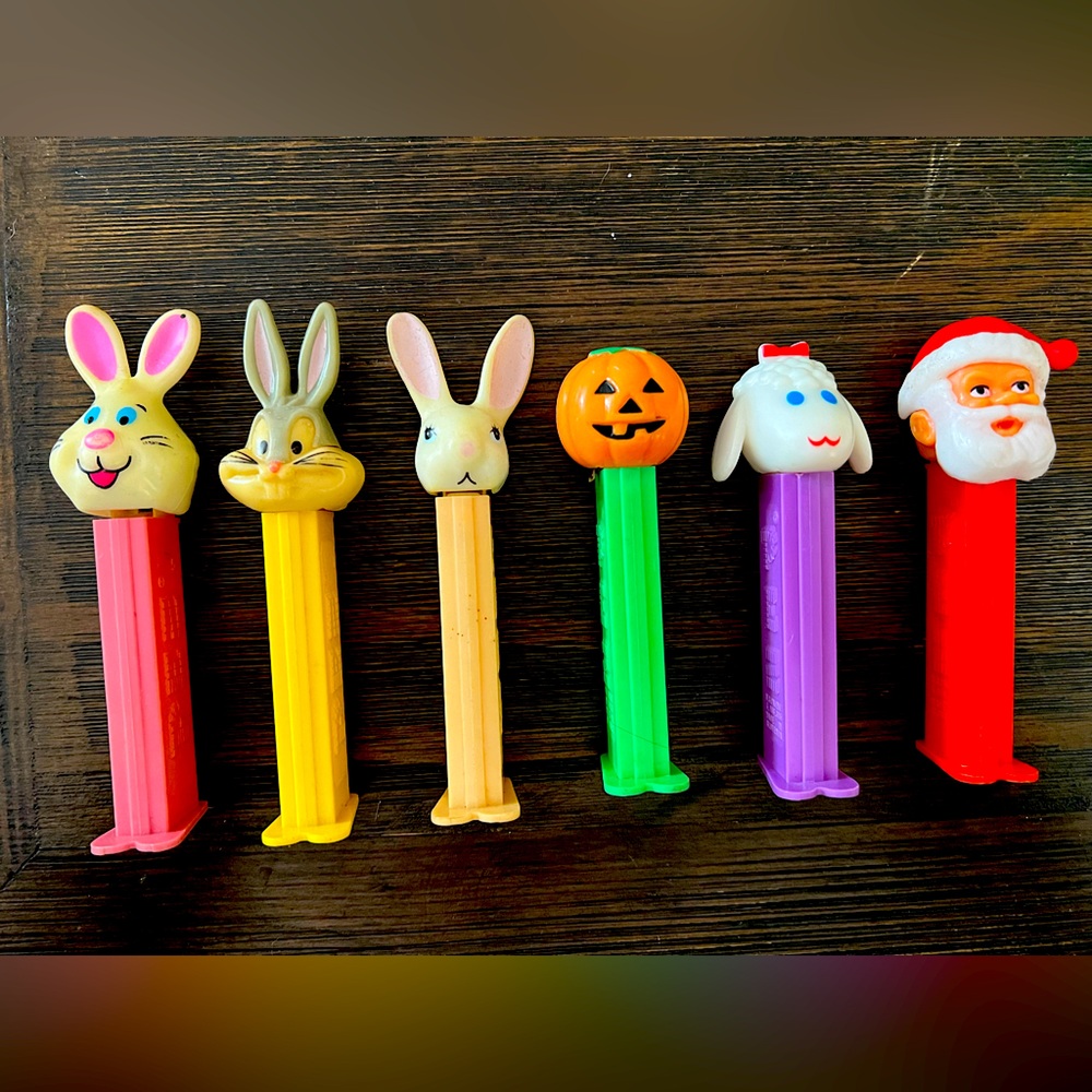 Lot of 6 vintage Pez dispensers.